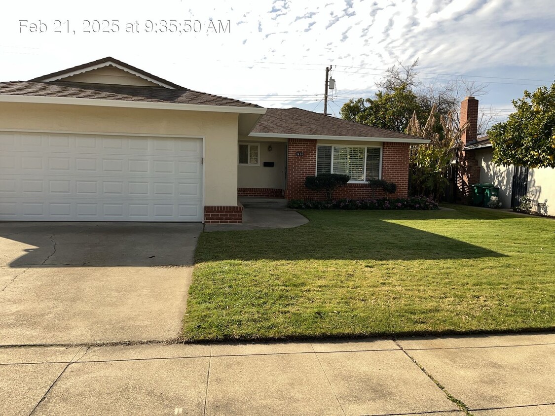 Foto principal - Large Home in Desirable Lodi Location