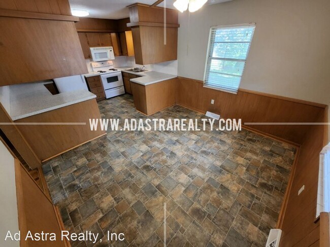 Building Photo - 3 br, 1 bath House - 212 Brookside Dr