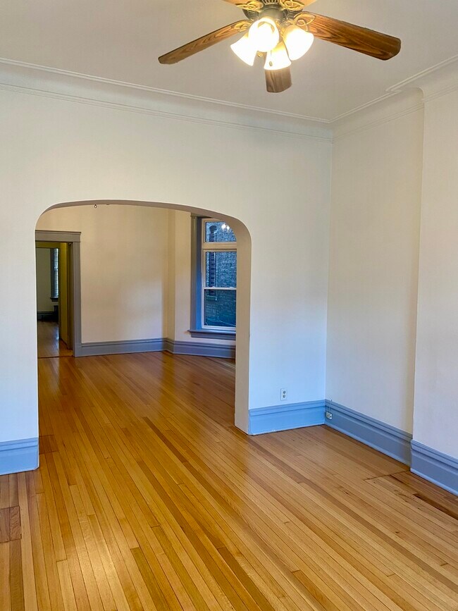 Building Photo - 1331 N Maplewood Ave