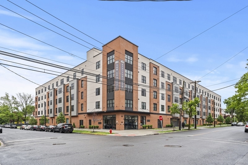 Primary Photo - 416 Highland Ave