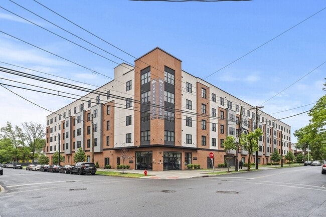 Building Photo - 416 Highland Ave