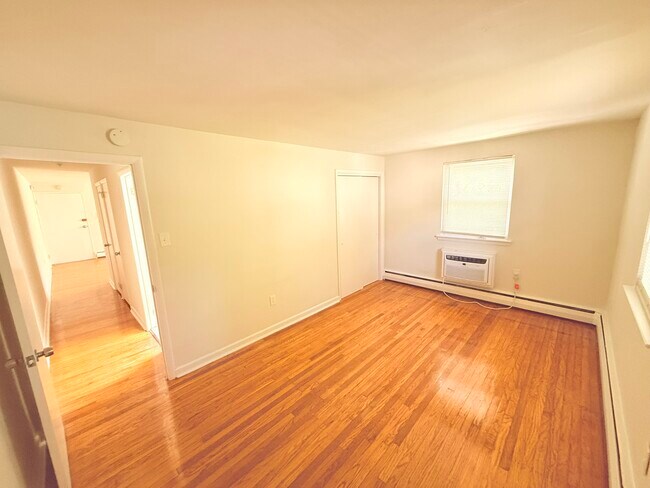 Foto del edificio - 615 Paxon Ave