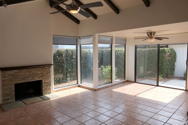 Building Photo - Canyon Sands Villa, Unfurnished, Long Term