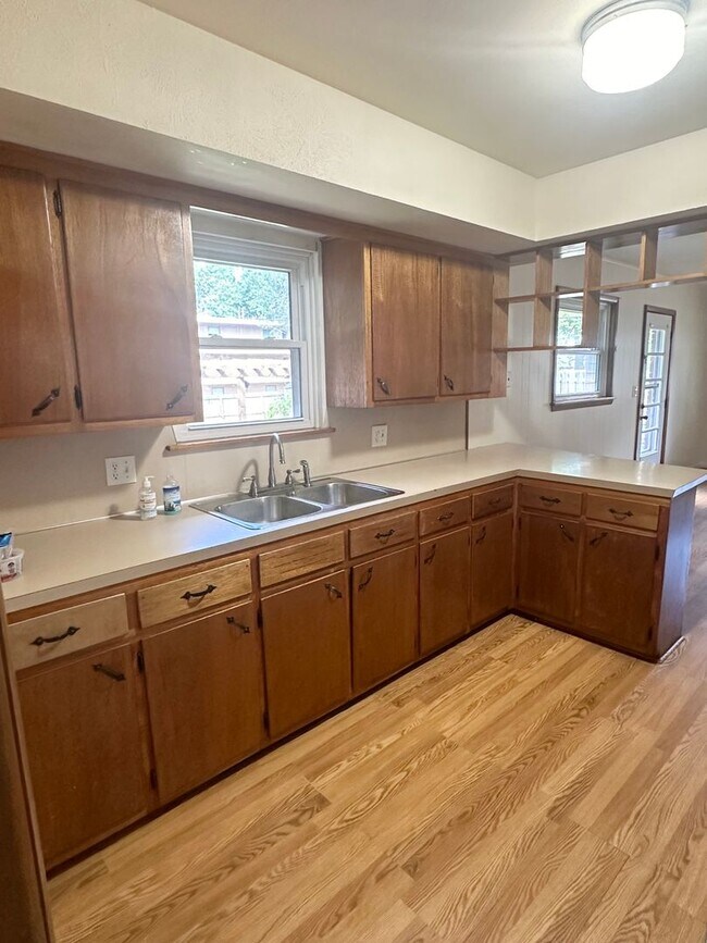 Building Photo - Cozy Home with Lots To Offer