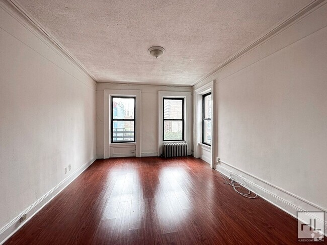 Building Photo - NO FEE One Bed on Upper East Side! Won't S...