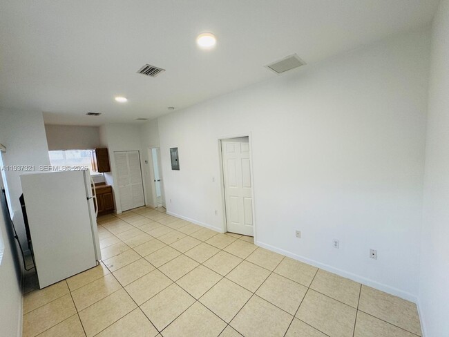 Building Photo - 1330 NW 5th St