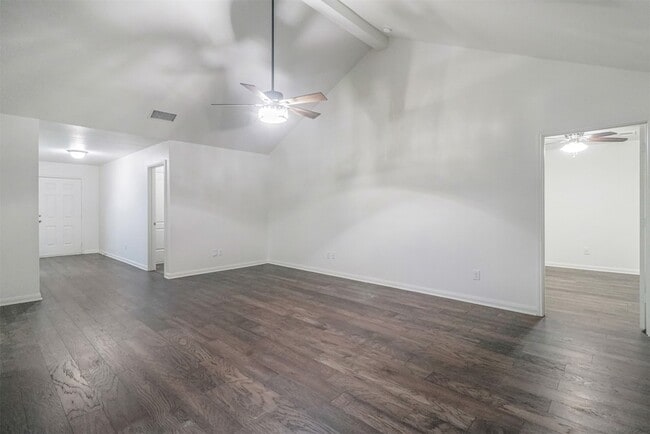 Photo - 1208 Bluffview Dr House