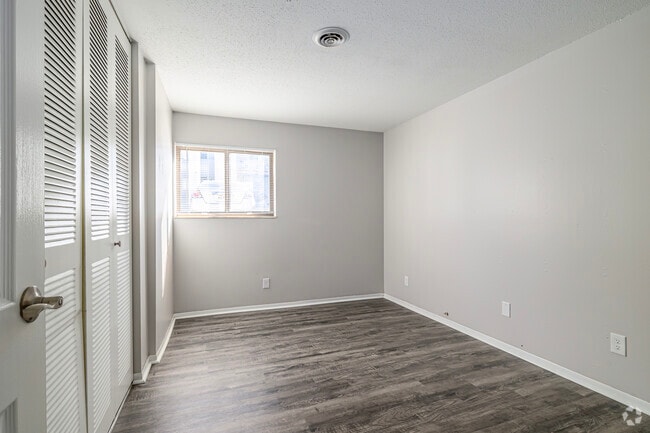 2BD, 2BA - 850SF - Secor Flats