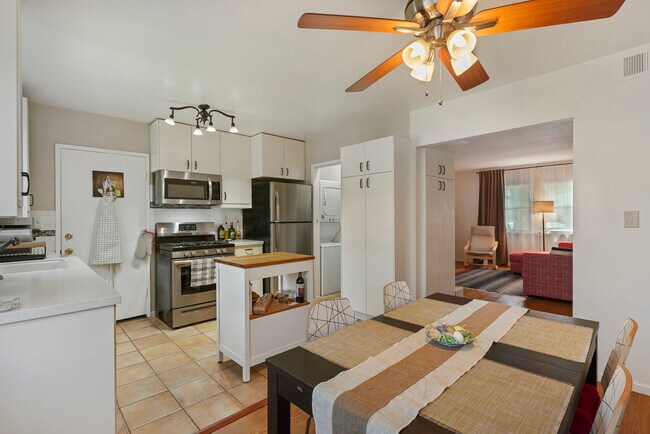 Foto del edificio - 5853 Bowcroft St