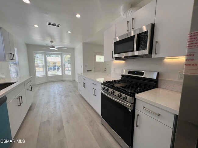 Foto del edificio - 4934 Enfield Ave