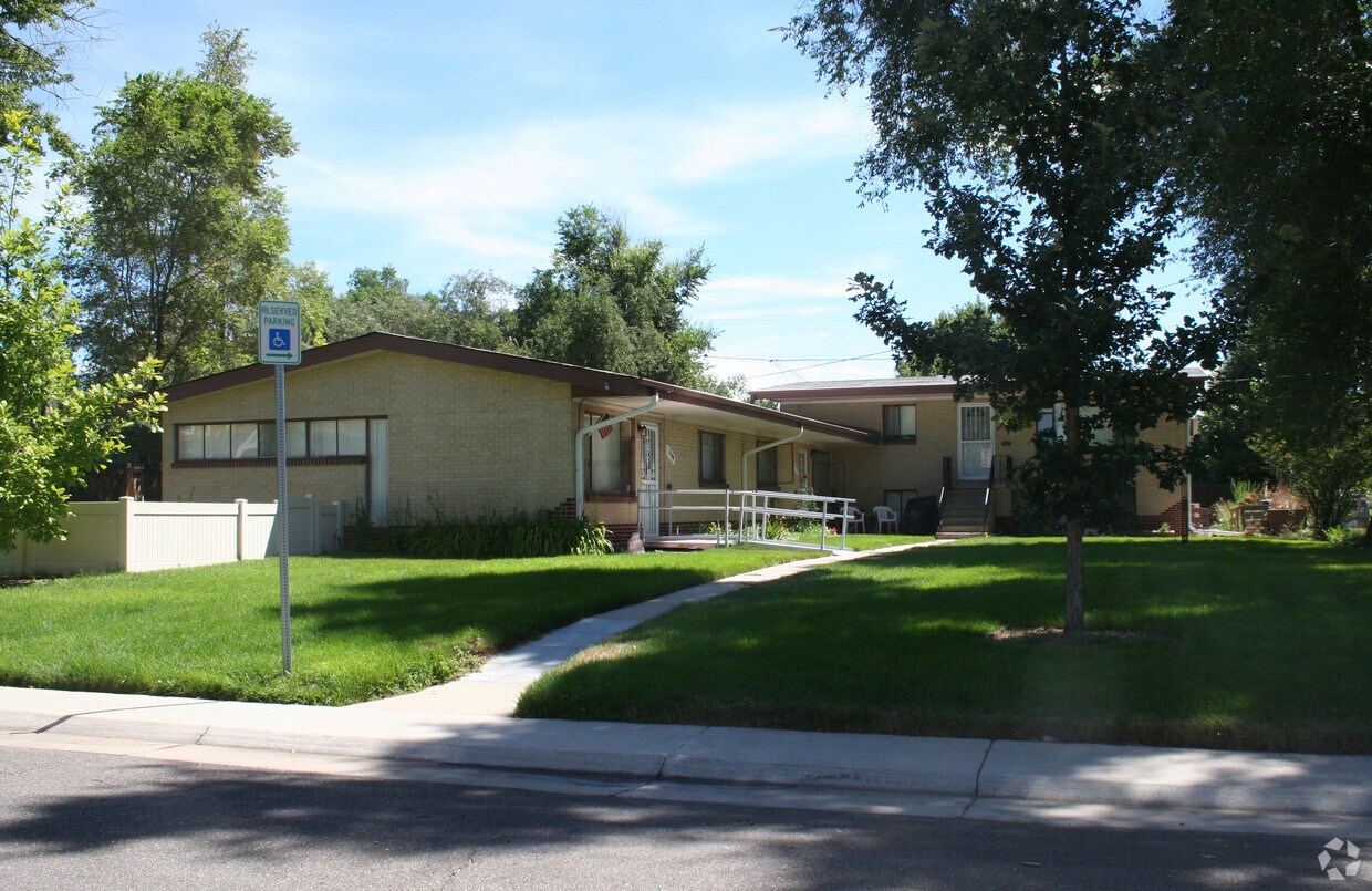 Foto principal - 2480-2490 S Lafayette St