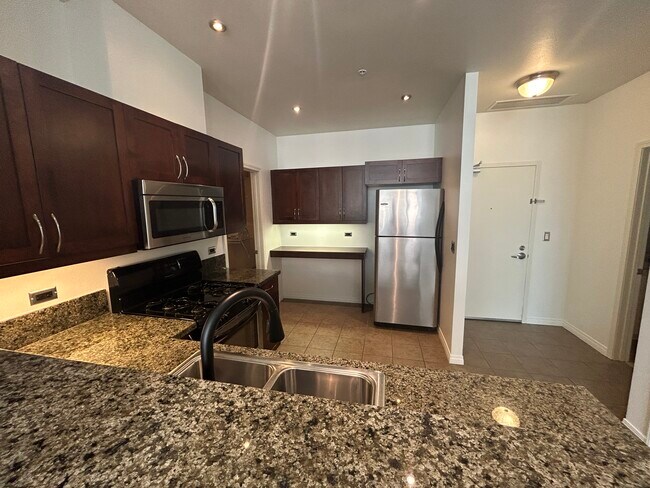 Building Photo - 530 K St