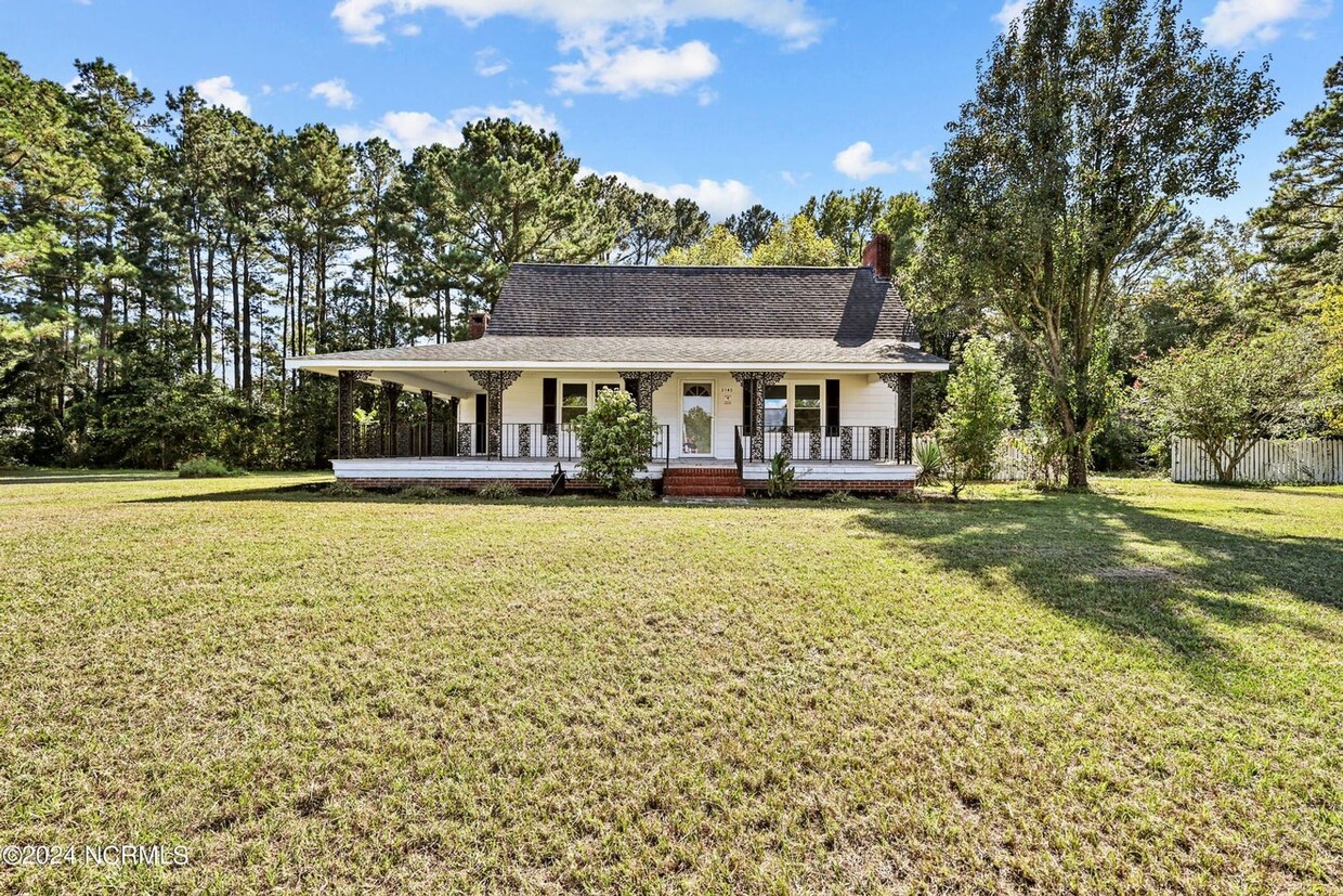 Primary Photo - 3 Bed w/ a Bonus, Farm House in Chinquapin