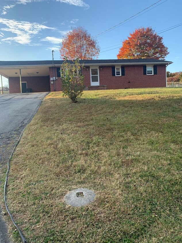 3 Bedroom / 1.5 Bath One level Home Gray ... - 3 Bedroom / 1.5 Bath One level Home  Gray ...