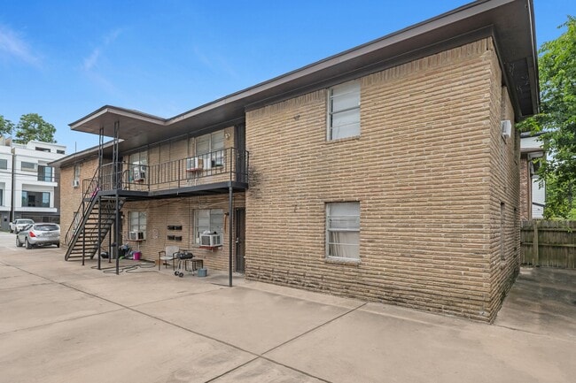 Building Photo - 2806 Delano St