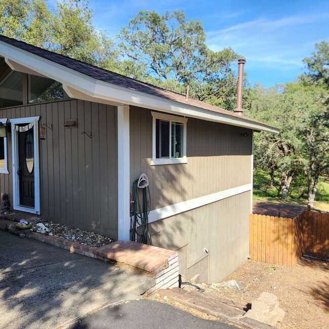 Building Photo - 11969 Walnut Ct