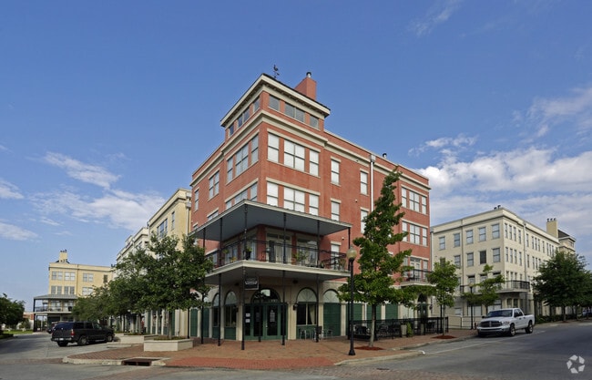 Building Photo - Mainstreet at River Ranch