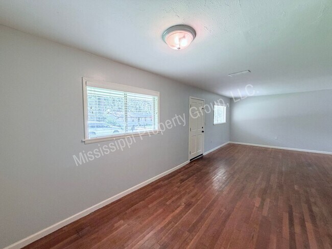 Foto del edificio - 1214 Beanland Dr
