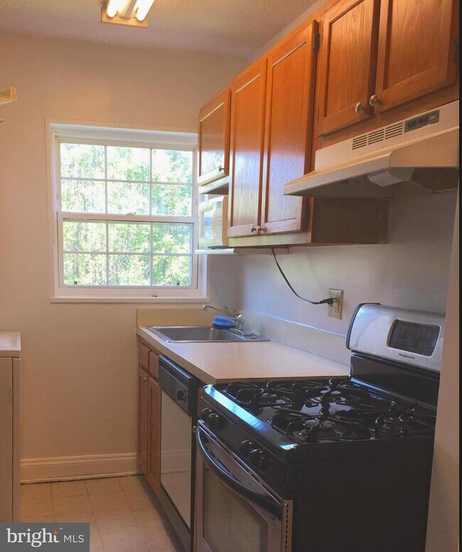 Foto del edificio - 2241 Farrington Ave