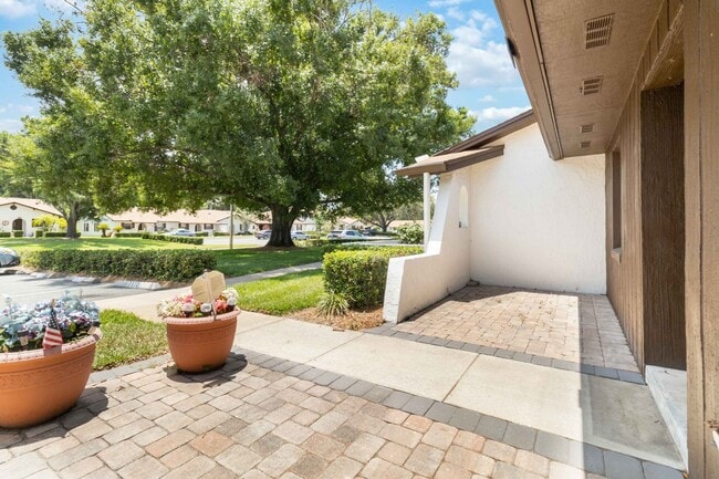 Foto del edificio - MOVE IN SPECIAL- Beautiful Modern 2/1 Townhome in St. Cloud's Pine Lake Villas