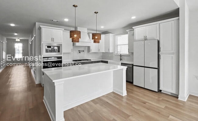 Photo - 3 Bed/2 Bath Home with Garage / Pet-Friendly / Available Now!