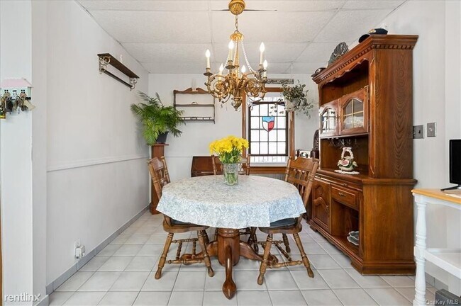 Foto del edificio - 1 br, 1 bath House - 818 Lester Ave