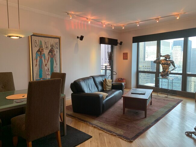 Foto del edificio - 130 N Garland Ct