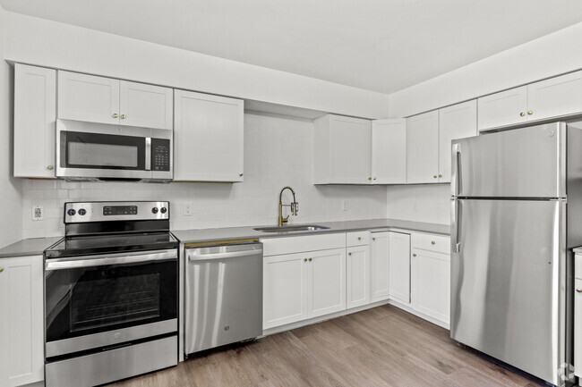 3BR/1.5 BA Ranch Kitchen - The Meadows Student Housing: Newly Renovated