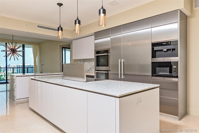 Foto del edificio - 5000 Island Estates Dr