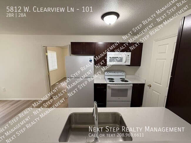 Building Photo - 5812 W Clearview Ln