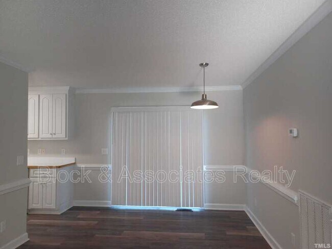 Building Photo - 528 Hunter Way