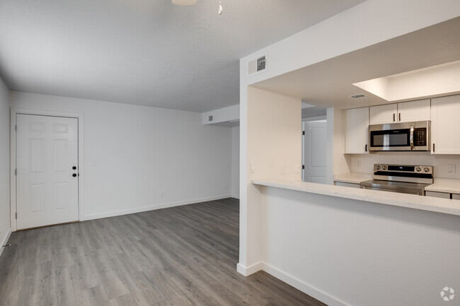 1BR, 1BA - 660 SF - Fringe on 32nd