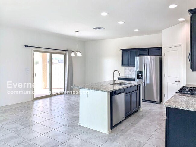 Building Photo - 7406 S Via Casa Bonita