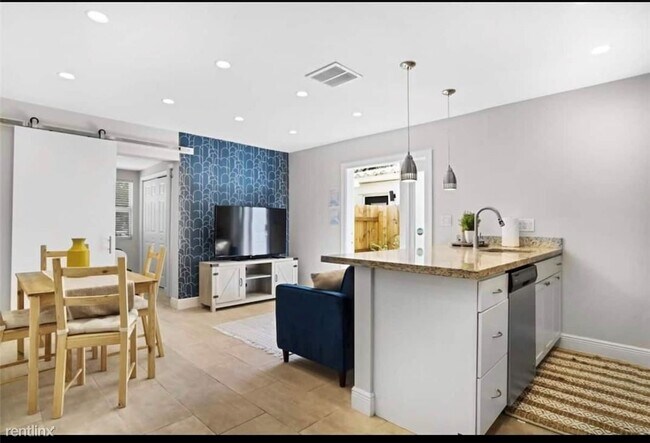 Building Photo - 2 br, 1 bath House - 1213 NE 13th Ave