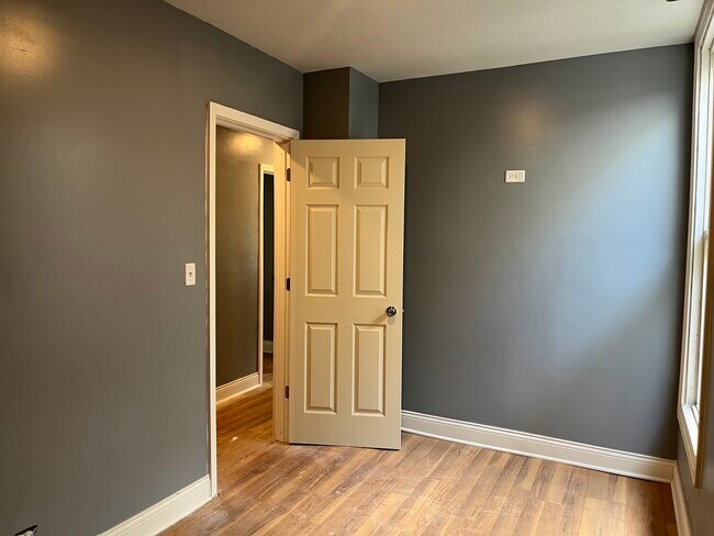 Foto del edificio - 648 W 60th St