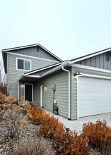 Building Photo - 416 S Kansas Loop