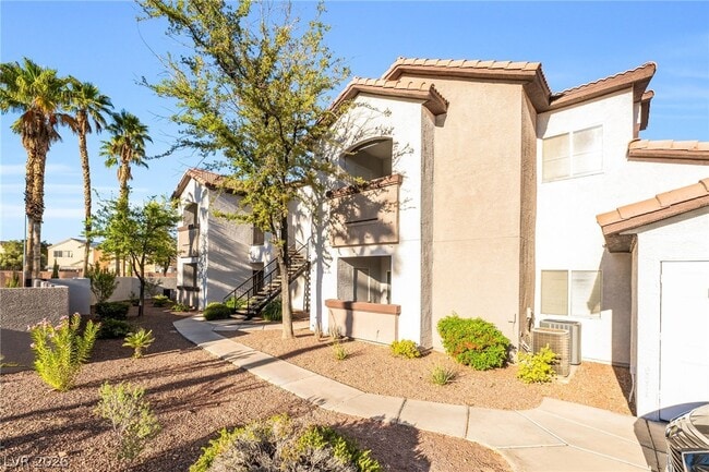 Building Photo - 2615 W Gary Ave
