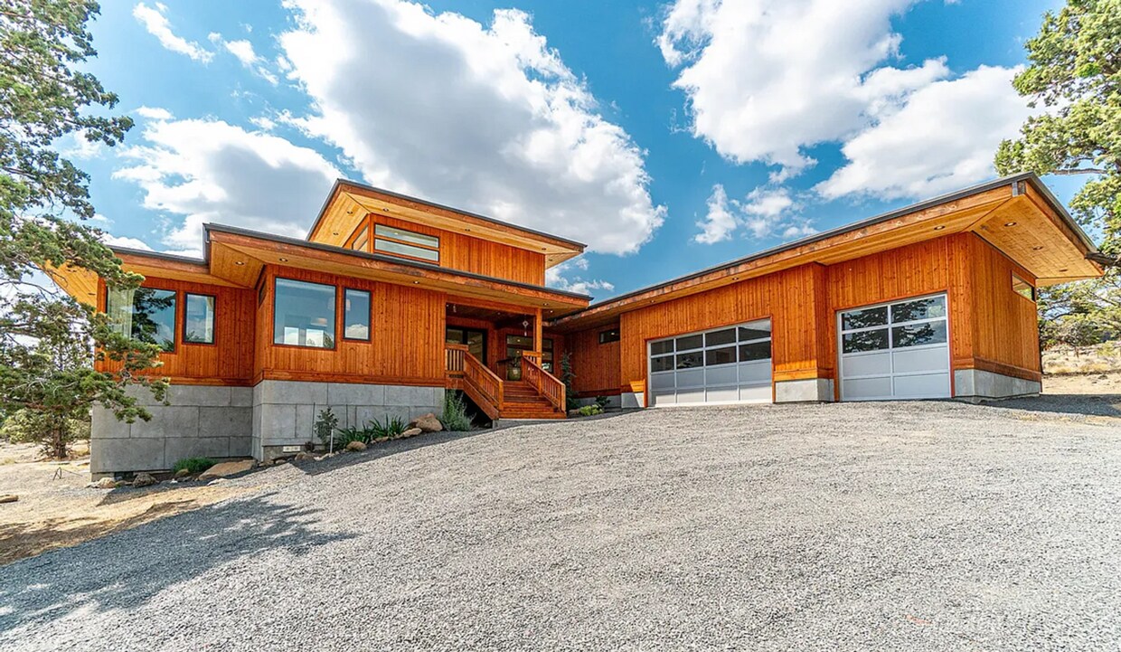 Foto principal - Stunning 4 Bed/3.5 Bath on 4.39 Acre Lot-7...