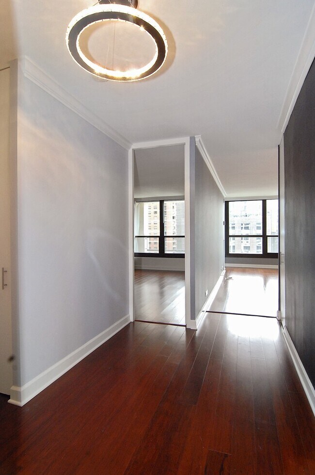 Foto del edificio - 1030 N State St