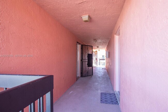 Foto del edificio - 2020 NW 119th St
