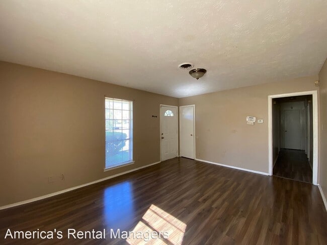 Foto del edificio - 3 br, 2 bath House - 443 Upton Road
