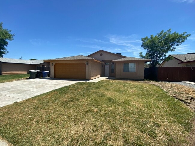 Building Photo - Cozy Home for rent in Hanford