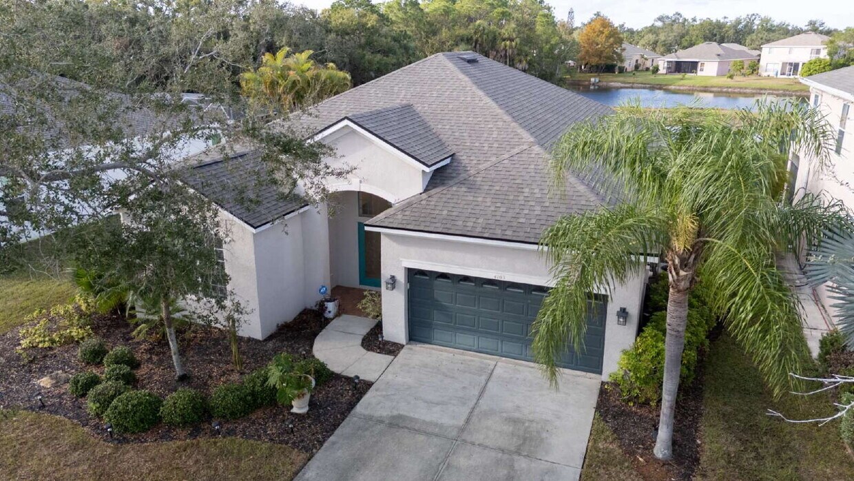 "Spacious 3-Bedroom Oasis with 2 Baths and 2,287 Sq Ft in Bradenton!" - "Spacious 3-Bedroom Oasis with 2 Baths and 2,287 Sq Ft in Bradenton!"