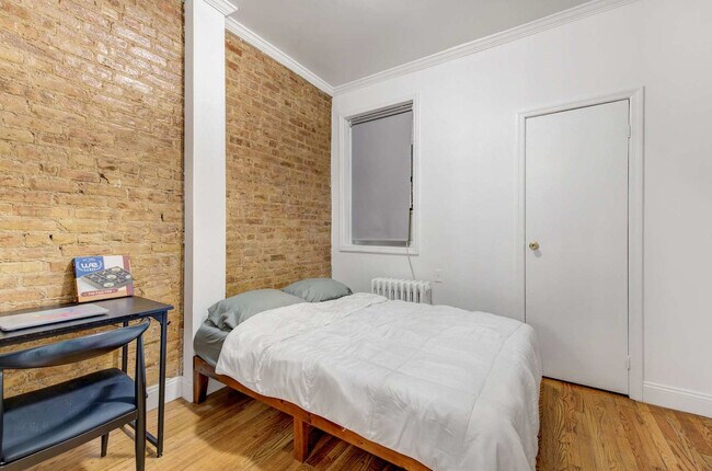 Foto del edificio - 118 E 102nd St