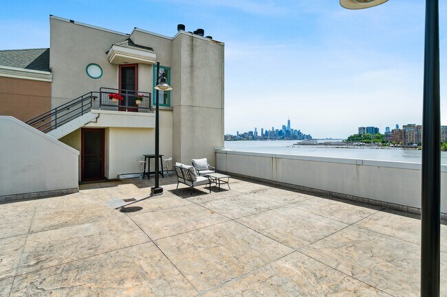 Foto del edificio - 600 Harbor Blvd