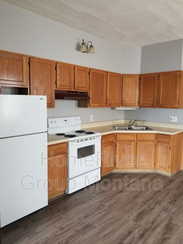 Building Photo - 536 S 3rd St W