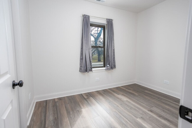 Building Photo - 3056 S Keeler Ave
