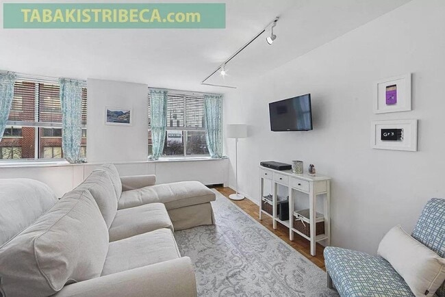 Building Photo - 303 Greenwich St