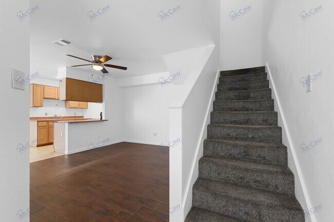 Foto del edificio - Cute 2/2/1 2-Story Duplex in Fort Worth! *...