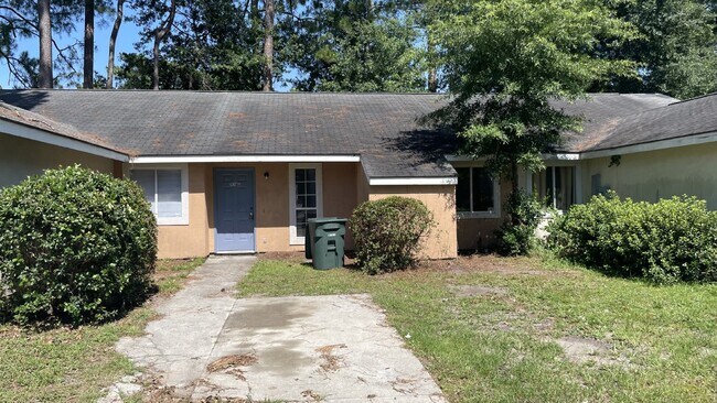 Building Photo - Townhouse For Rent